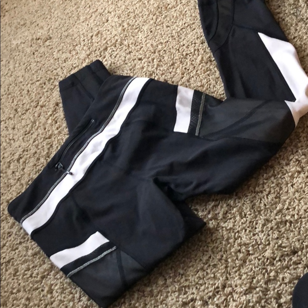 Lululemon cropped yoga pants